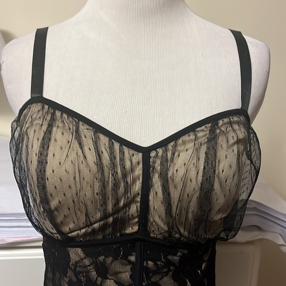 Loop 18 brand black camisole top with lace overlay, adjustable straps - Picture 2 of 12